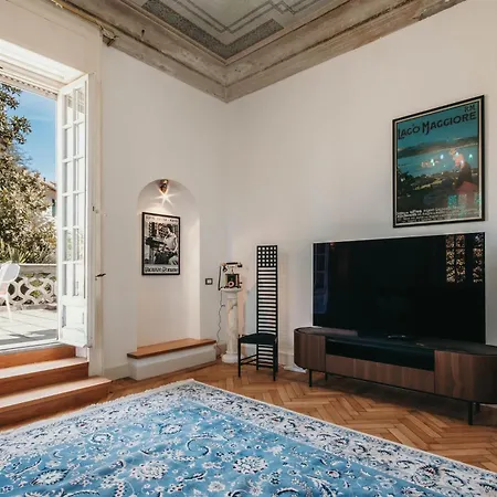 The Queen's - Candela * Stresa