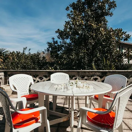 The Queen's - Candela Stresa