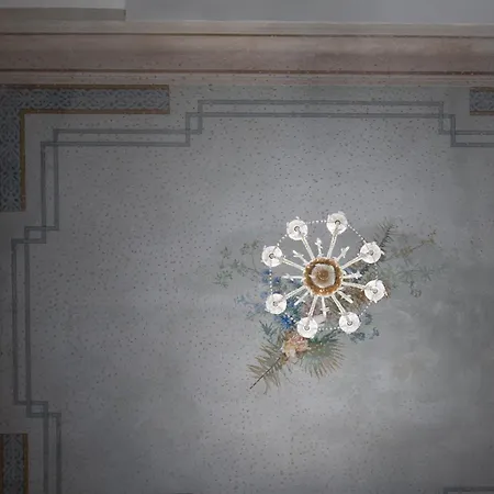 The Queen's - Candela * Stresa